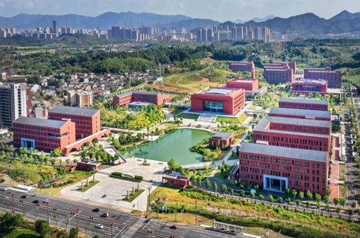 浙江药科职业大学位于奉化萧王庙街道 周昱全 摄